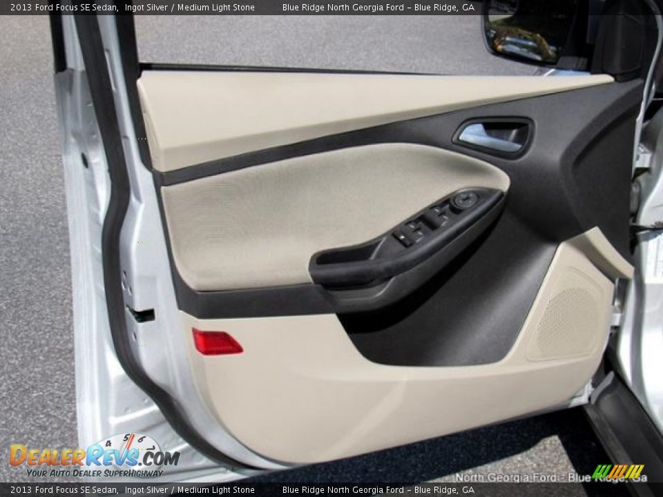 2013 Ford Focus SE Sedan Ingot Silver / Medium Light Stone Photo #27