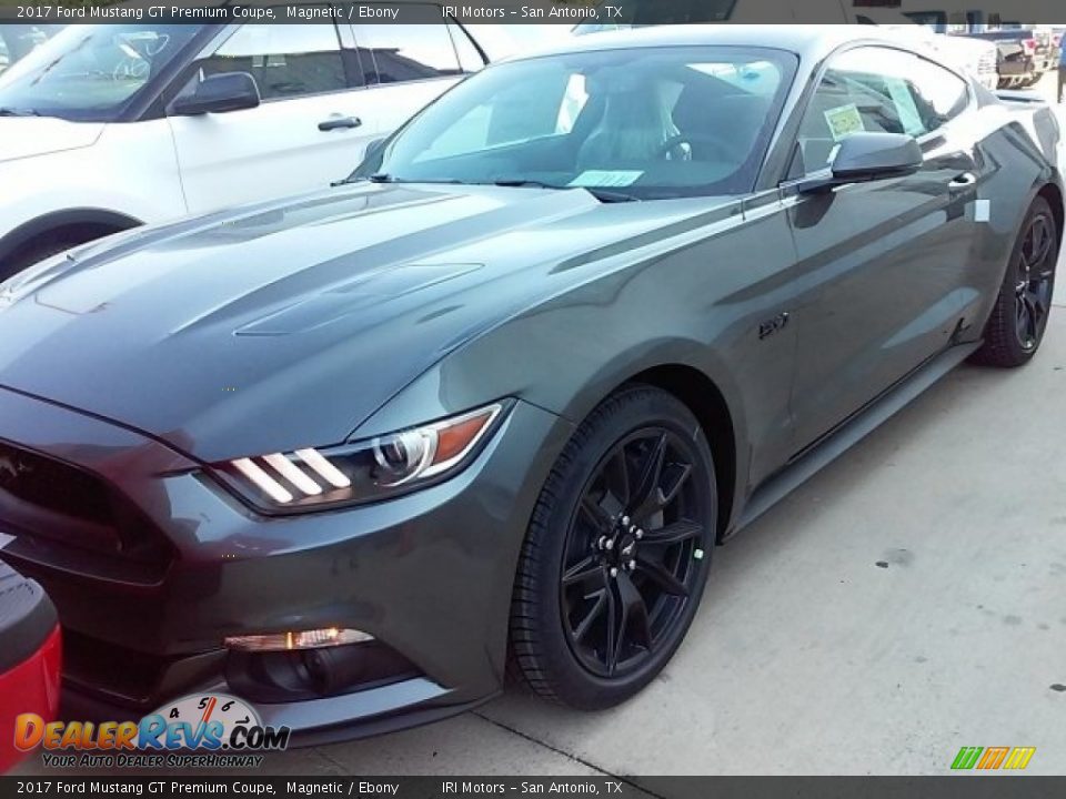 Front 3/4 View of 2017 Ford Mustang GT Premium Coupe Photo #7