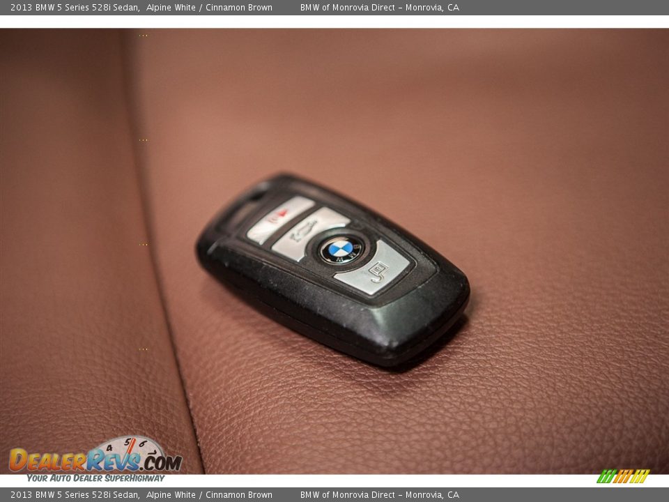2013 BMW 5 Series 528i Sedan Alpine White / Cinnamon Brown Photo #11