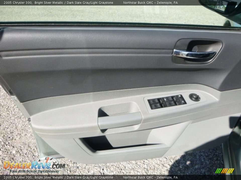 2005 Chrysler 300 Bright Silver Metallic / Dark Slate Gray/Light Graystone Photo #17