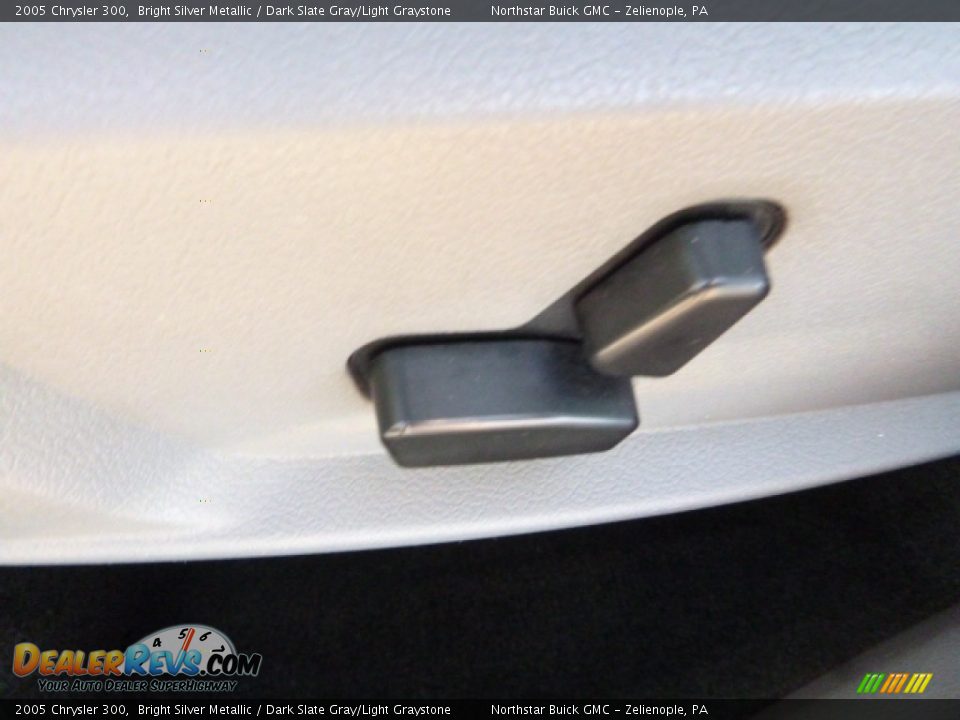 2005 Chrysler 300 Bright Silver Metallic / Dark Slate Gray/Light Graystone Photo #19