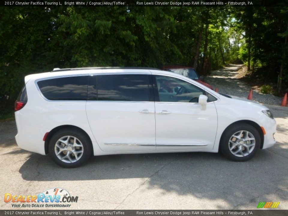 2017 Chrysler Pacifica Touring L Bright White / Cognac/Alloy/Toffee Photo #8