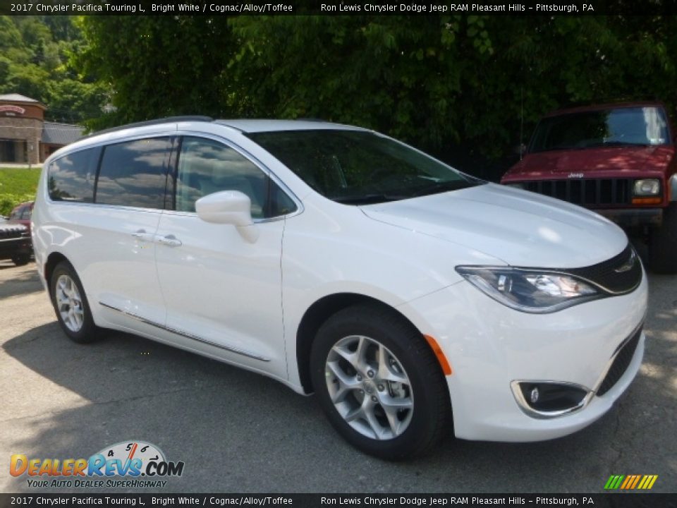 2017 Chrysler Pacifica Touring L Bright White / Cognac/Alloy/Toffee Photo #11
