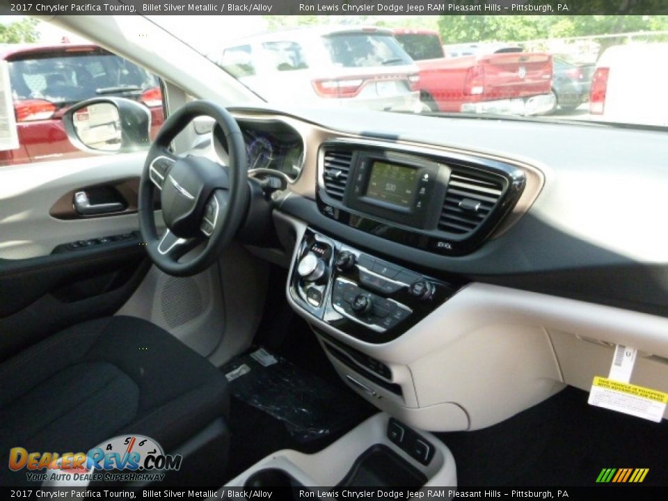 2017 Chrysler Pacifica Touring Billet Silver Metallic / Black/Alloy Photo #11