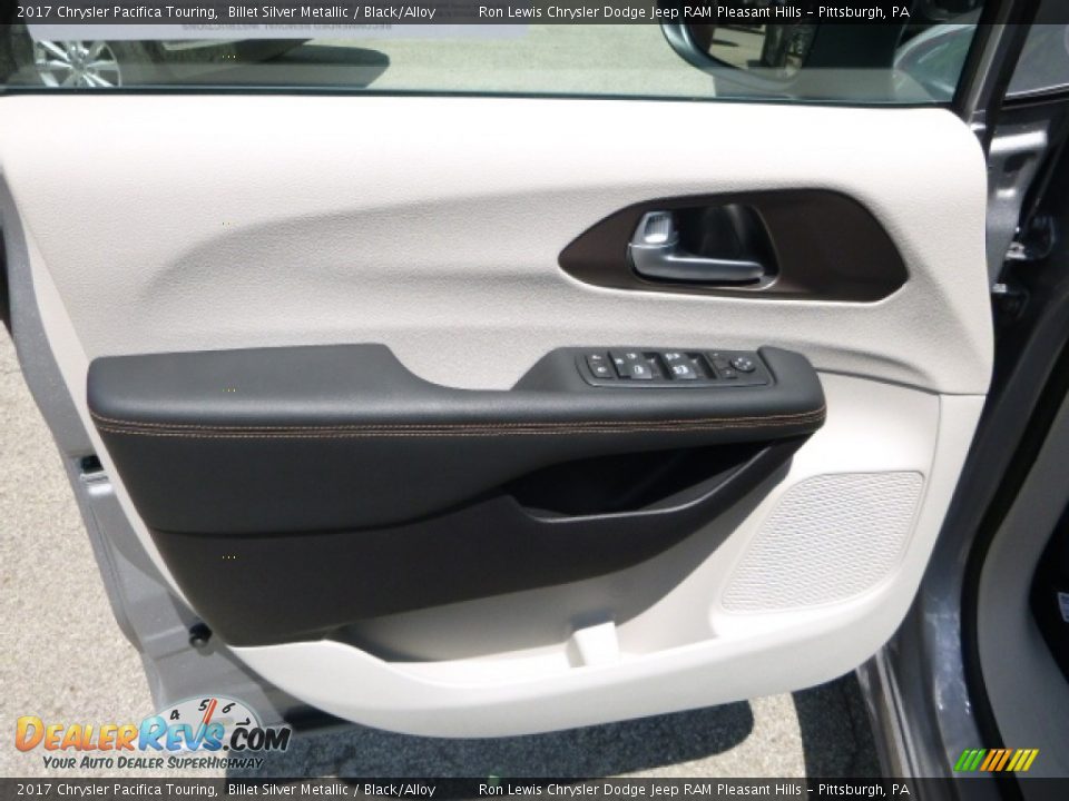 2017 Chrysler Pacifica Touring Billet Silver Metallic / Black/Alloy Photo #15