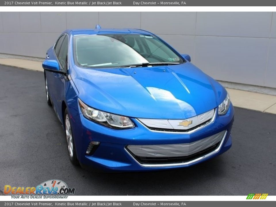 Front 3/4 View of 2017 Chevrolet Volt Premier Photo #1