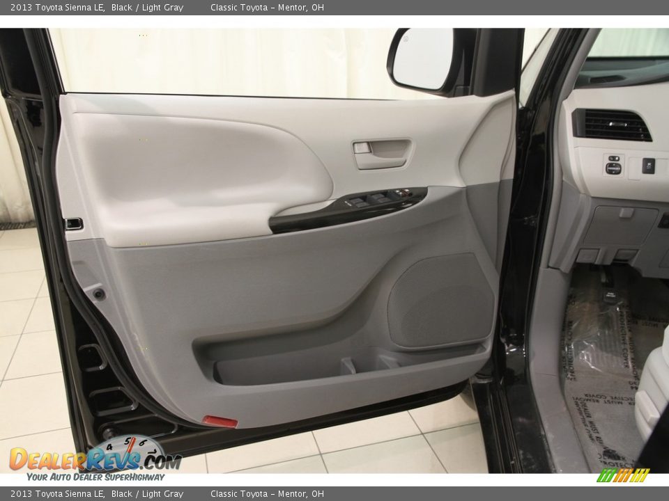 2013 Toyota Sienna LE Black / Light Gray Photo #4