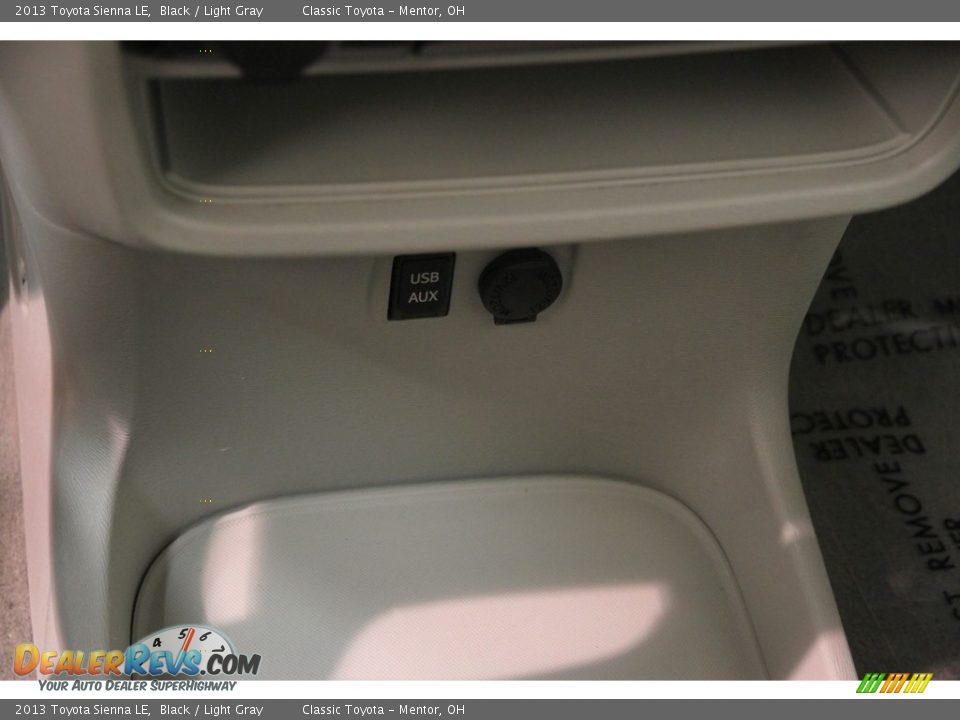 2013 Toyota Sienna LE Black / Light Gray Photo #13