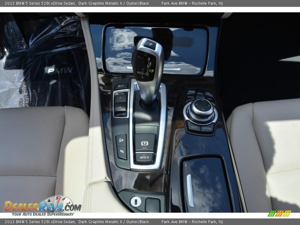 2013 BMW 5 Series 528i xDrive Sedan Dark Graphite Metallic II / Oyster/Black Photo #16