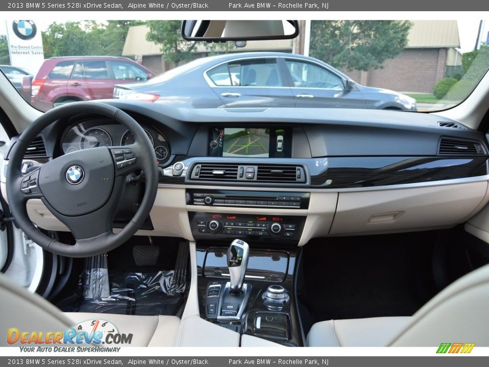 2013 BMW 5 Series 528i xDrive Sedan Alpine White / Oyster/Black Photo #14