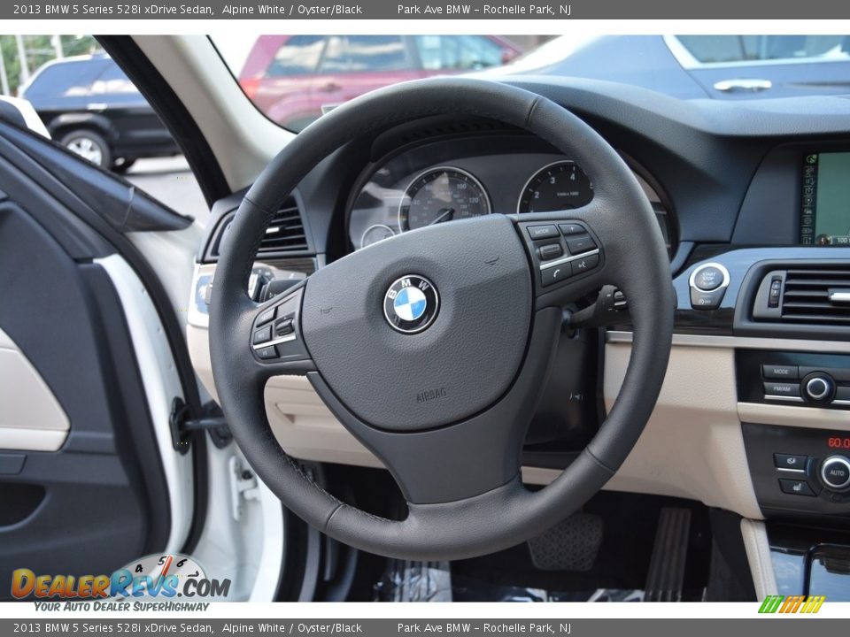 2013 BMW 5 Series 528i xDrive Sedan Alpine White / Oyster/Black Photo #17