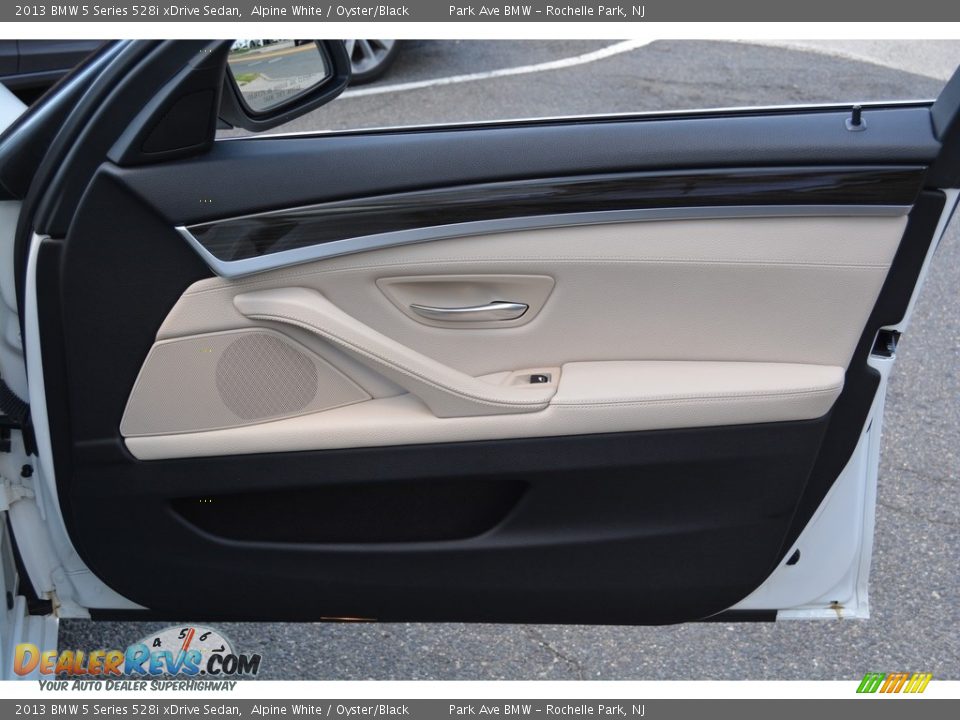 2013 BMW 5 Series 528i xDrive Sedan Alpine White / Oyster/Black Photo #25