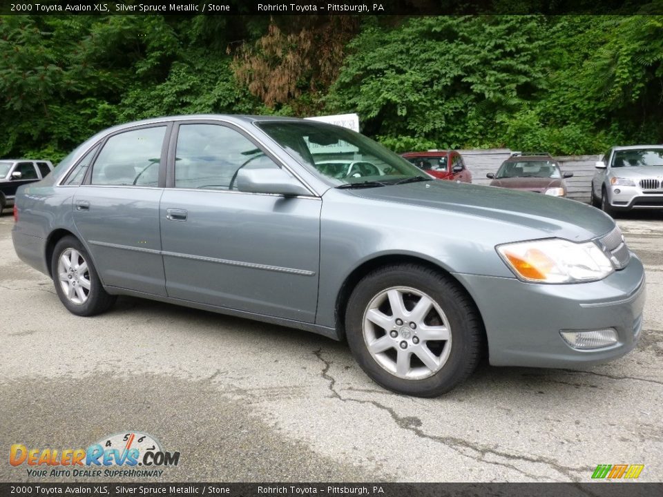 Front 3/4 View of 2000 Toyota Avalon XLS Photo #1