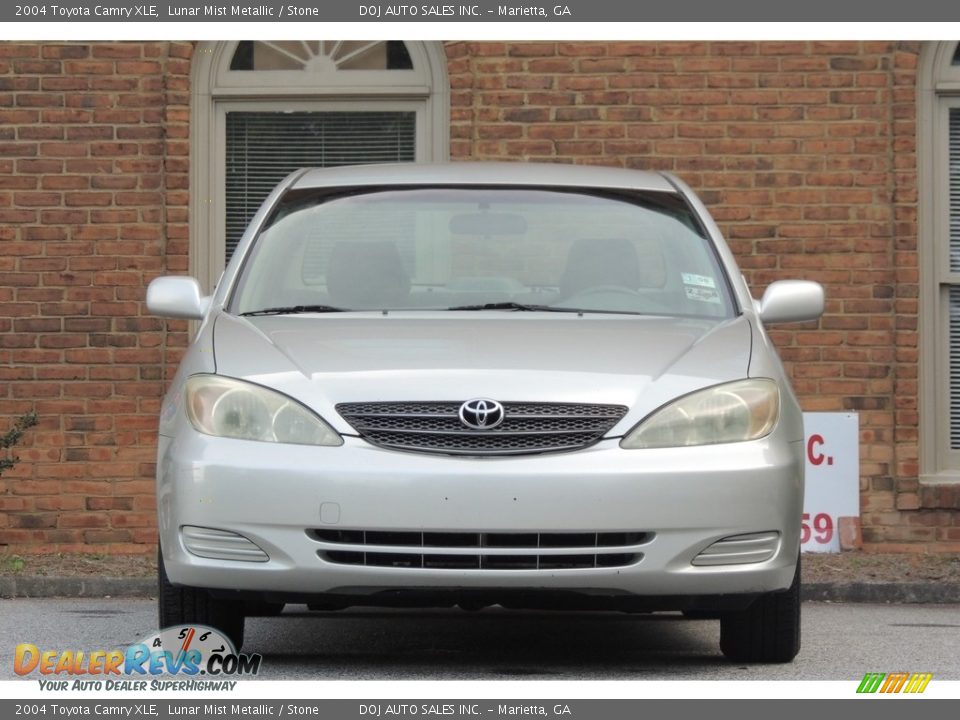 2004 Toyota Camry XLE Lunar Mist Metallic / Stone Photo #24