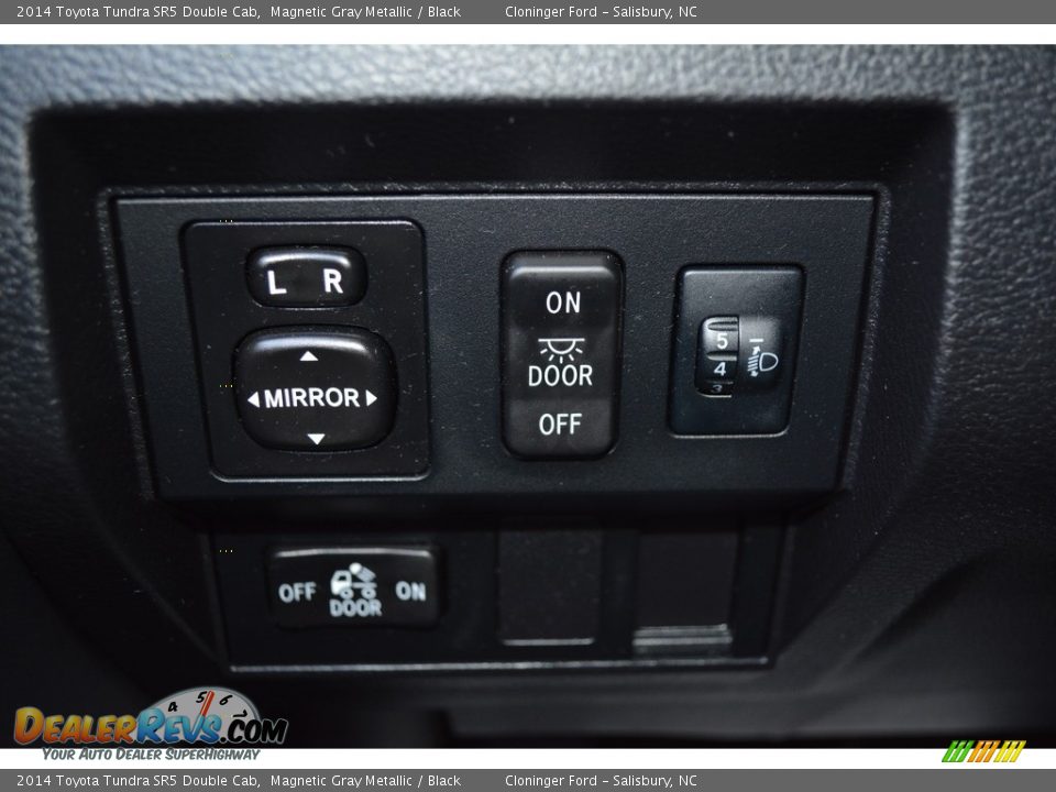 2014 Toyota Tundra SR5 Double Cab Magnetic Gray Metallic / Black Photo #24