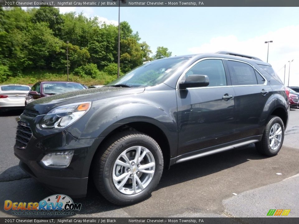 Front 3/4 View of 2017 Chevrolet Equinox LT Photo #1