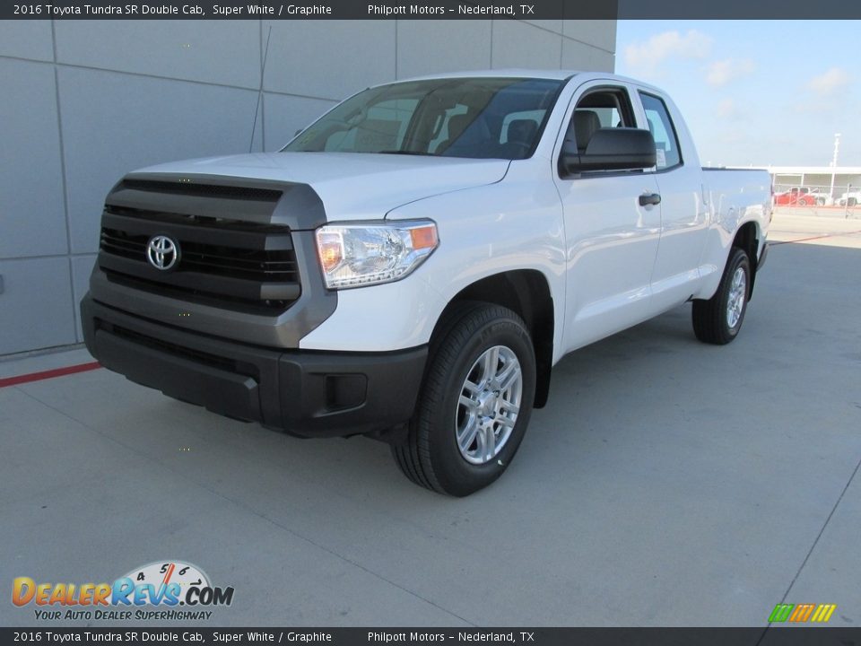 Front 3/4 View of 2016 Toyota Tundra SR Double Cab Photo #7