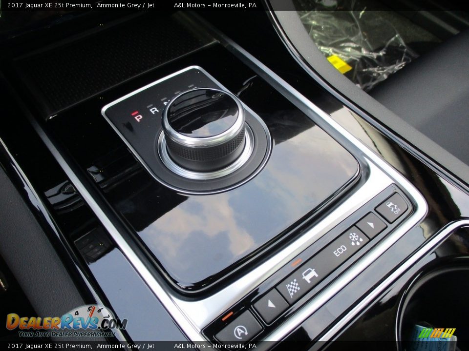 2017 Jaguar XE 25t Premium Shifter Photo #15