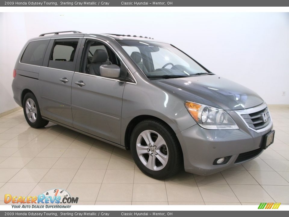 Front 3/4 View of 2009 Honda Odyssey Touring Photo #1