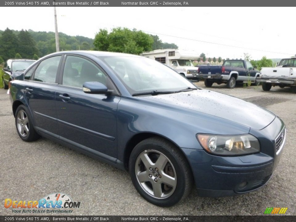 Front 3/4 View of 2005 Volvo S40 T5 AWD Photo #13