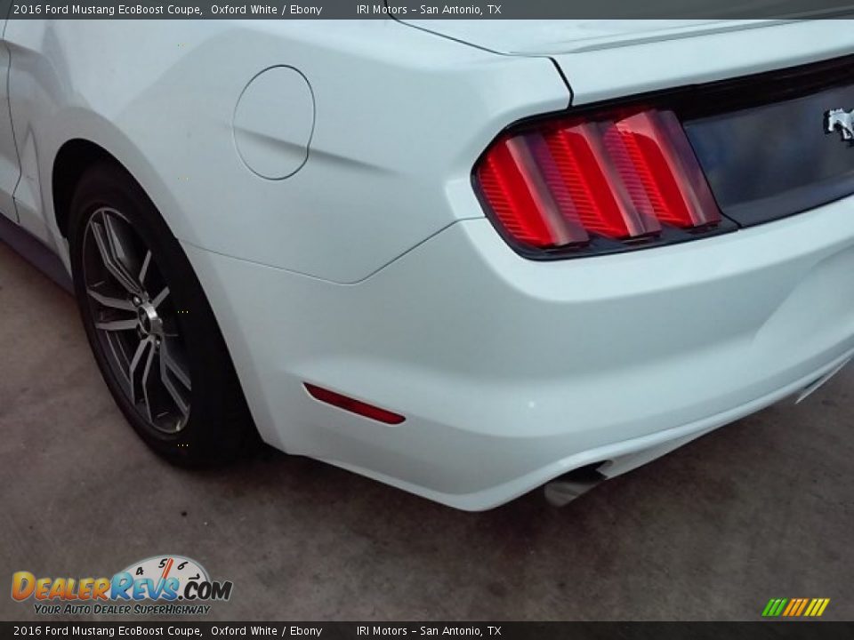 2016 Ford Mustang EcoBoost Coupe Oxford White / Ebony Photo #28