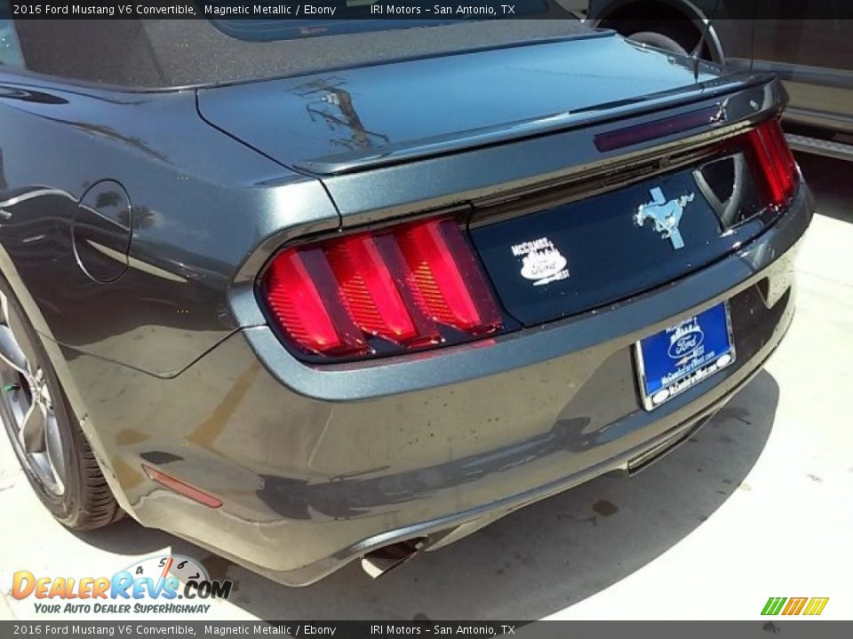 2016 Ford Mustang V6 Convertible Magnetic Metallic / Ebony Photo #11