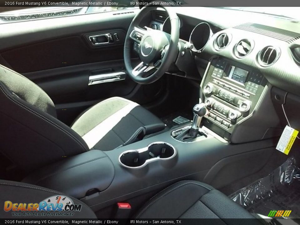2016 Ford Mustang V6 Convertible Magnetic Metallic / Ebony Photo #17