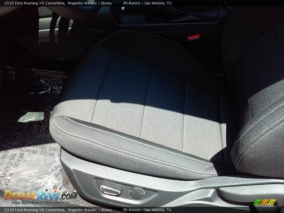 2016 Ford Mustang V6 Convertible Magnetic Metallic / Ebony Photo #25