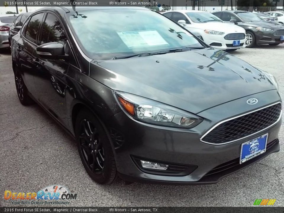 2016 Ford Focus SE Sedan Magnetic / Charcoal Black Photo #1