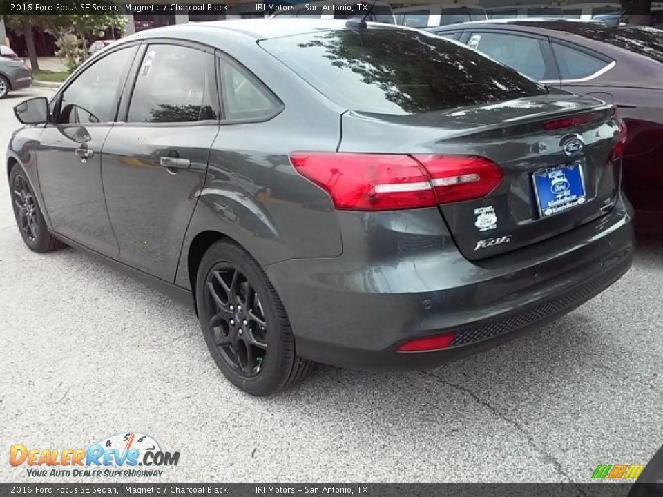 2016 Ford Focus SE Sedan Magnetic / Charcoal Black Photo #6