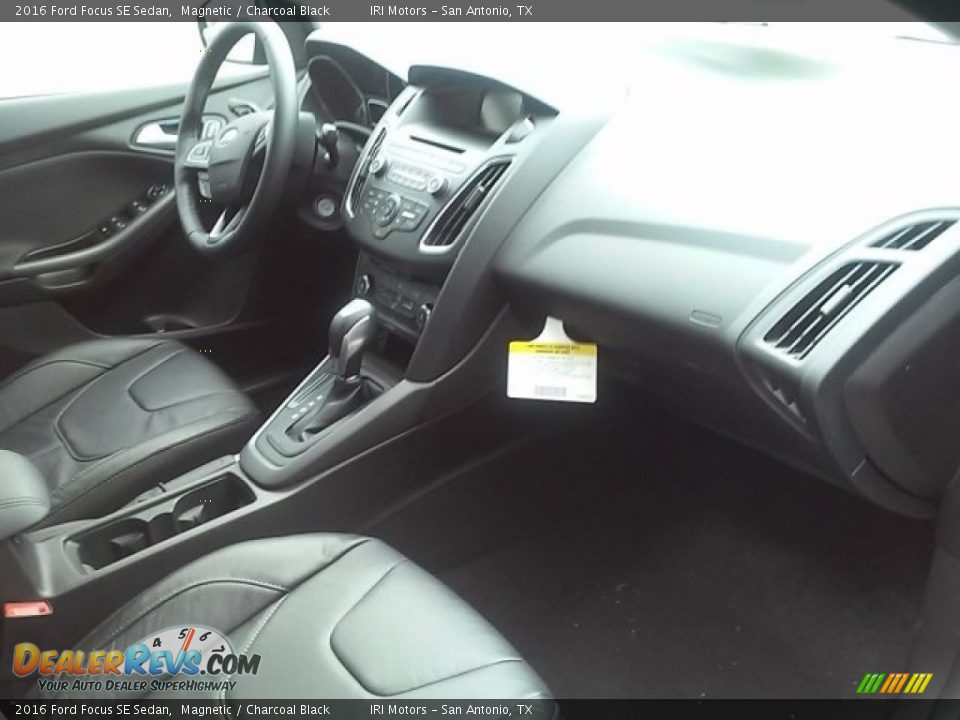 2016 Ford Focus SE Sedan Magnetic / Charcoal Black Photo #11