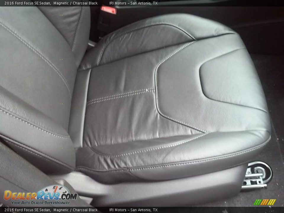 2016 Ford Focus SE Sedan Magnetic / Charcoal Black Photo #12