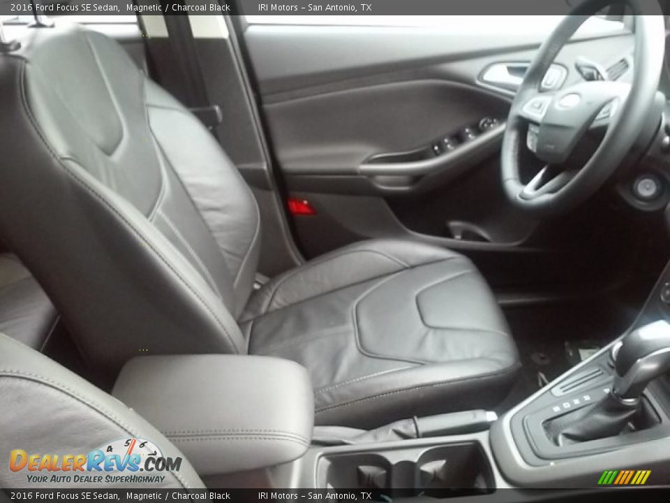 2016 Ford Focus SE Sedan Magnetic / Charcoal Black Photo #13