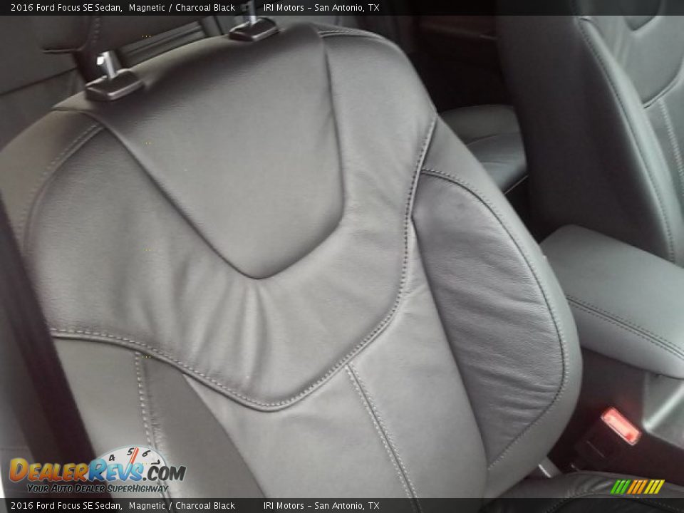 2016 Ford Focus SE Sedan Magnetic / Charcoal Black Photo #14