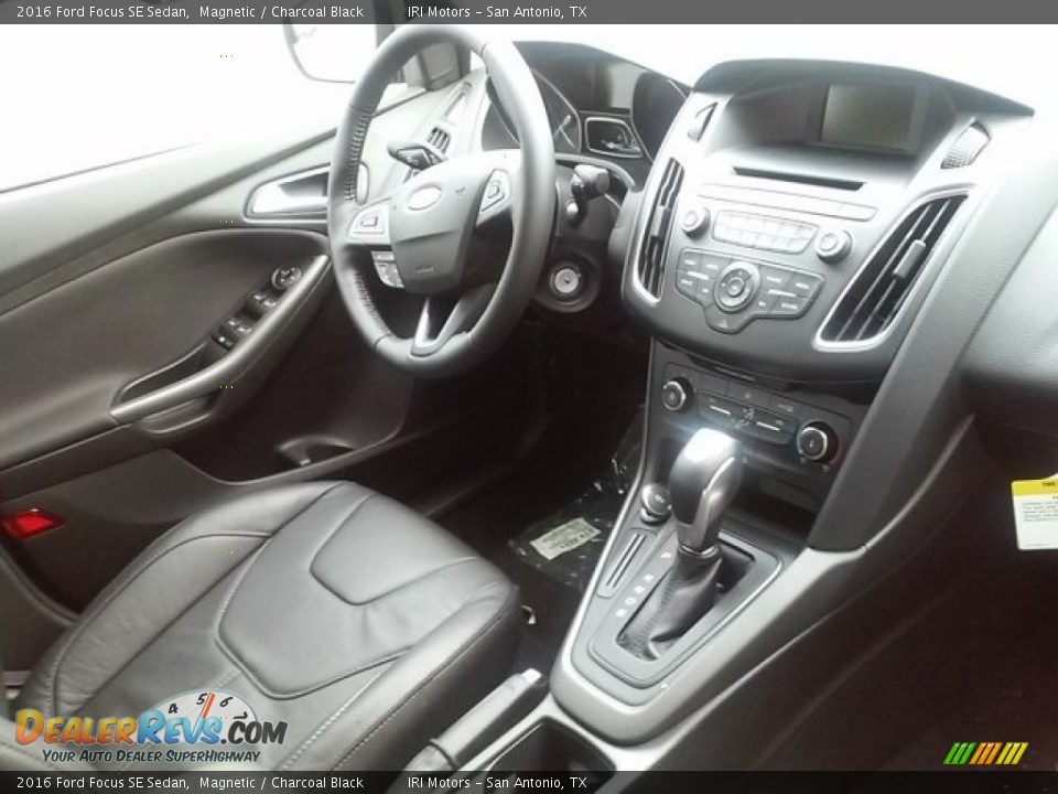 2016 Ford Focus SE Sedan Magnetic / Charcoal Black Photo #15