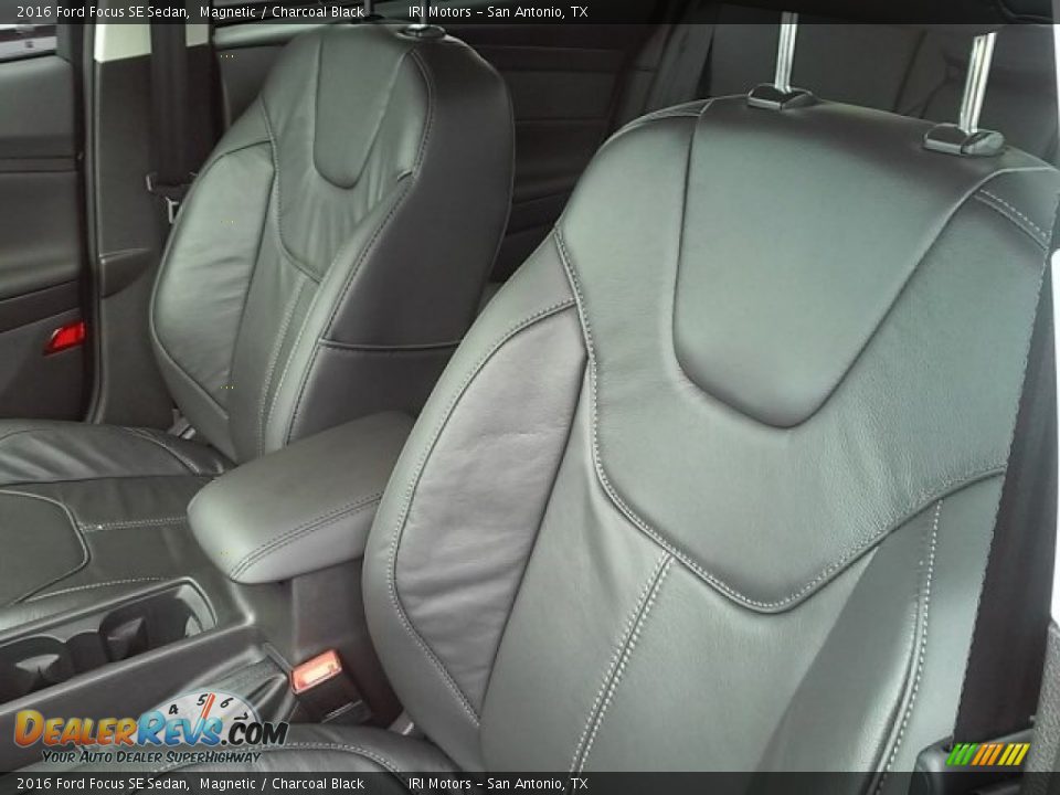 2016 Ford Focus SE Sedan Magnetic / Charcoal Black Photo #17