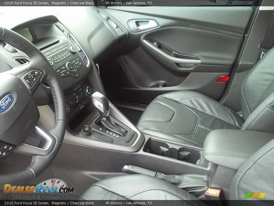 2016 Ford Focus SE Sedan Magnetic / Charcoal Black Photo #18