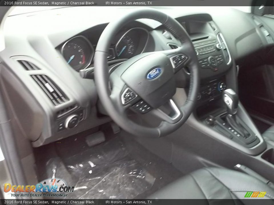 2016 Ford Focus SE Sedan Magnetic / Charcoal Black Photo #19
