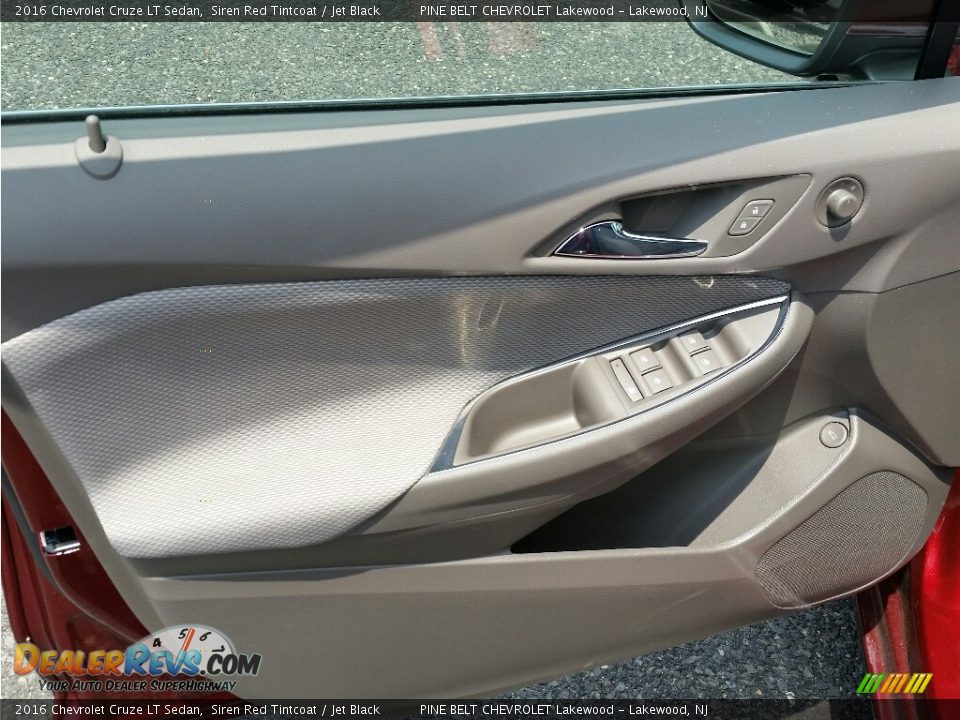 2016 Chevrolet Cruze LT Sedan Siren Red Tintcoat / Jet Black Photo #7