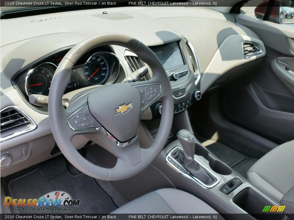 2016 Chevrolet Cruze LT Sedan Siren Red Tintcoat / Jet Black Photo #8