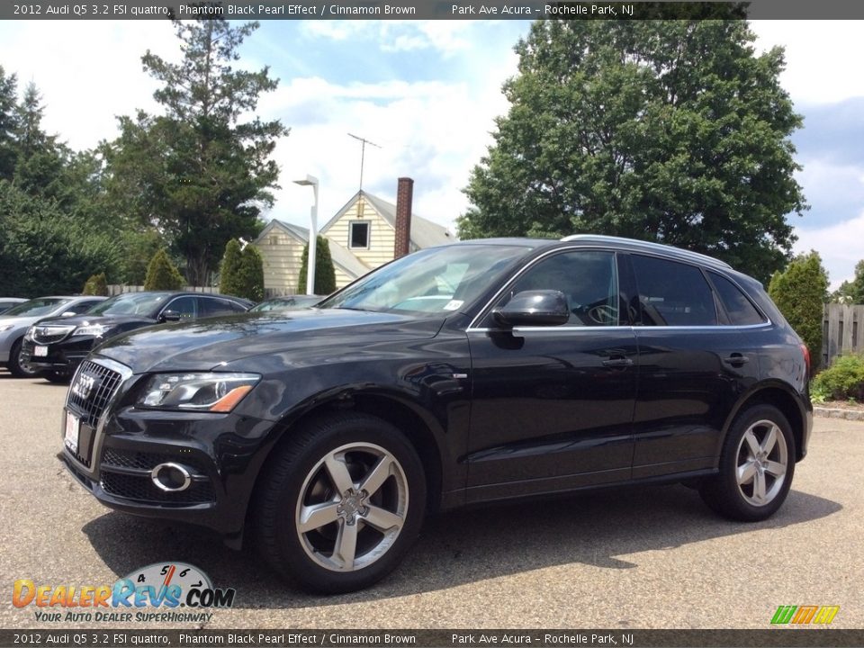 Front 3/4 View of 2012 Audi Q5 3.2 FSI quattro Photo #7