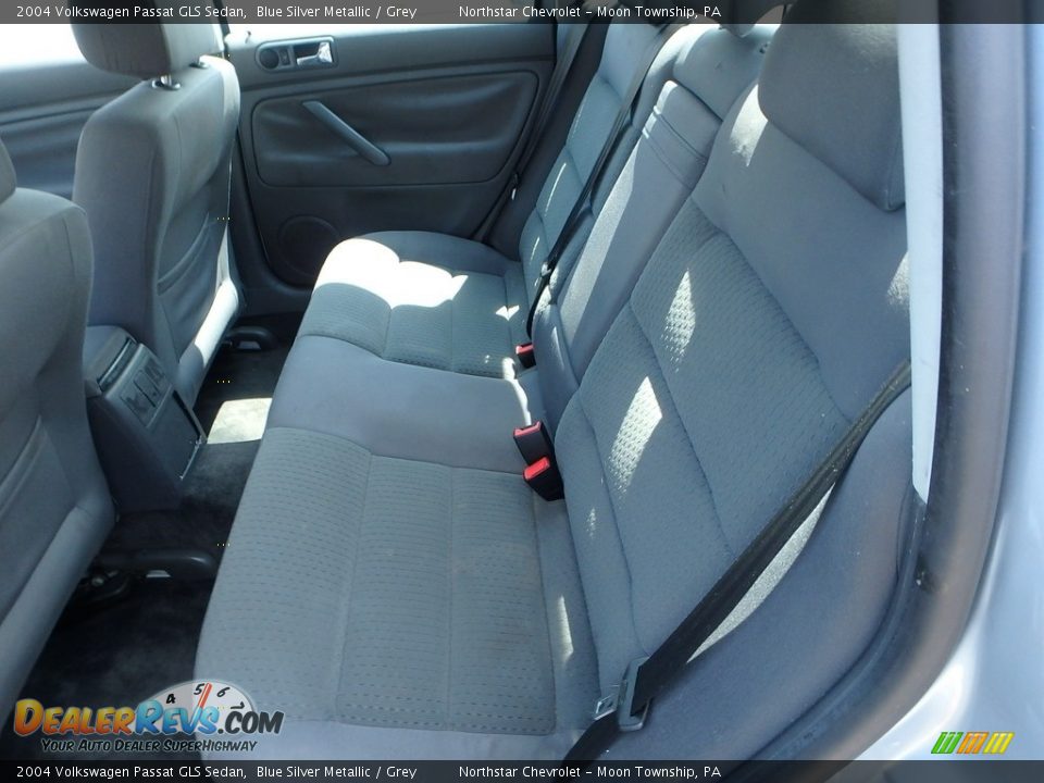 2004 Volkswagen Passat GLS Sedan Blue Silver Metallic / Grey Photo #9