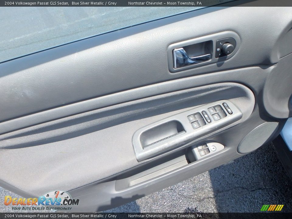 2004 Volkswagen Passat GLS Sedan Blue Silver Metallic / Grey Photo #11