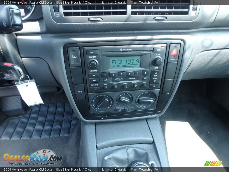 2004 Volkswagen Passat GLS Sedan Blue Silver Metallic / Grey Photo #13