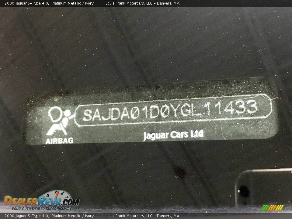 2000 Jaguar S-Type 4.0 Platinum Metallic / Ivory Photo #23
