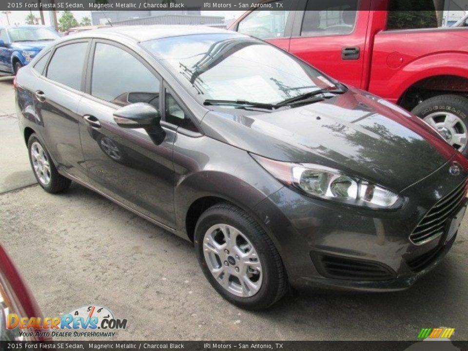 2015 Ford Fiesta SE Sedan Magnetic Metallic / Charcoal Black Photo #1