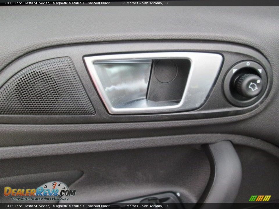 2015 Ford Fiesta SE Sedan Magnetic Metallic / Charcoal Black Photo #26