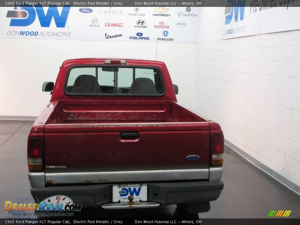 1993 Ford Ranger XLT Regular Cab Electric Red Metallic / Grey Photo #7