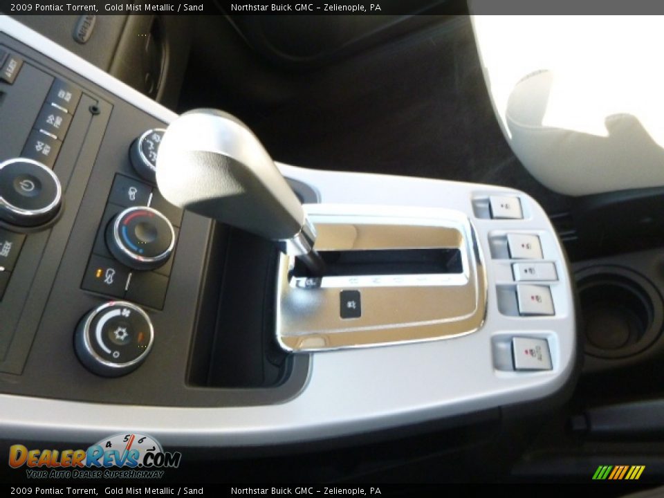2009 Pontiac Torrent Gold Mist Metallic / Sand Photo #21