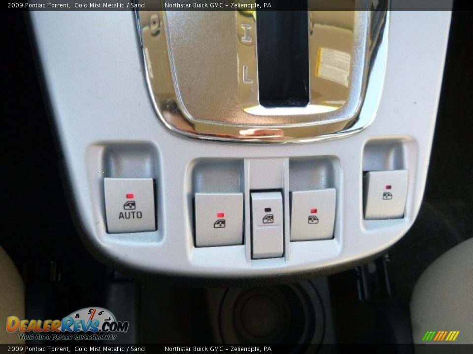 2009 Pontiac Torrent Gold Mist Metallic / Sand Photo #25
